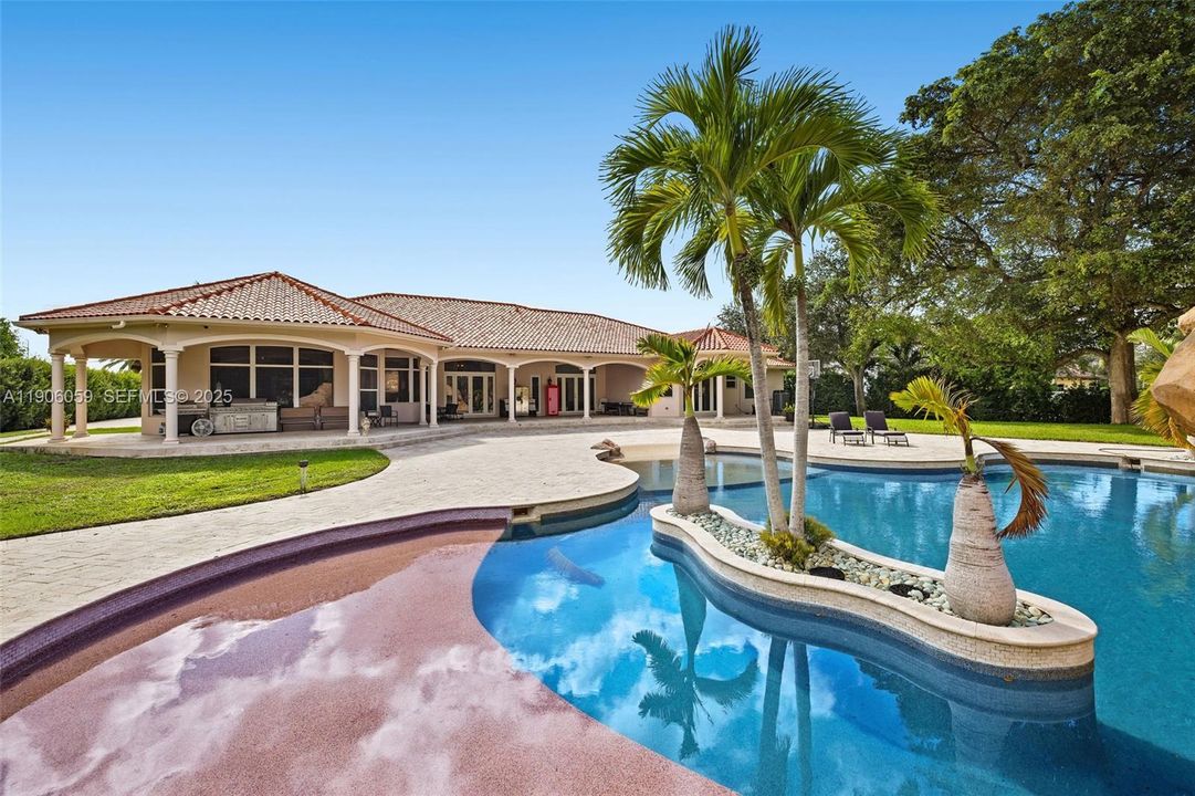 For Sale: $3,150,000 (5 beds, 4 baths, 5387 Square Feet)