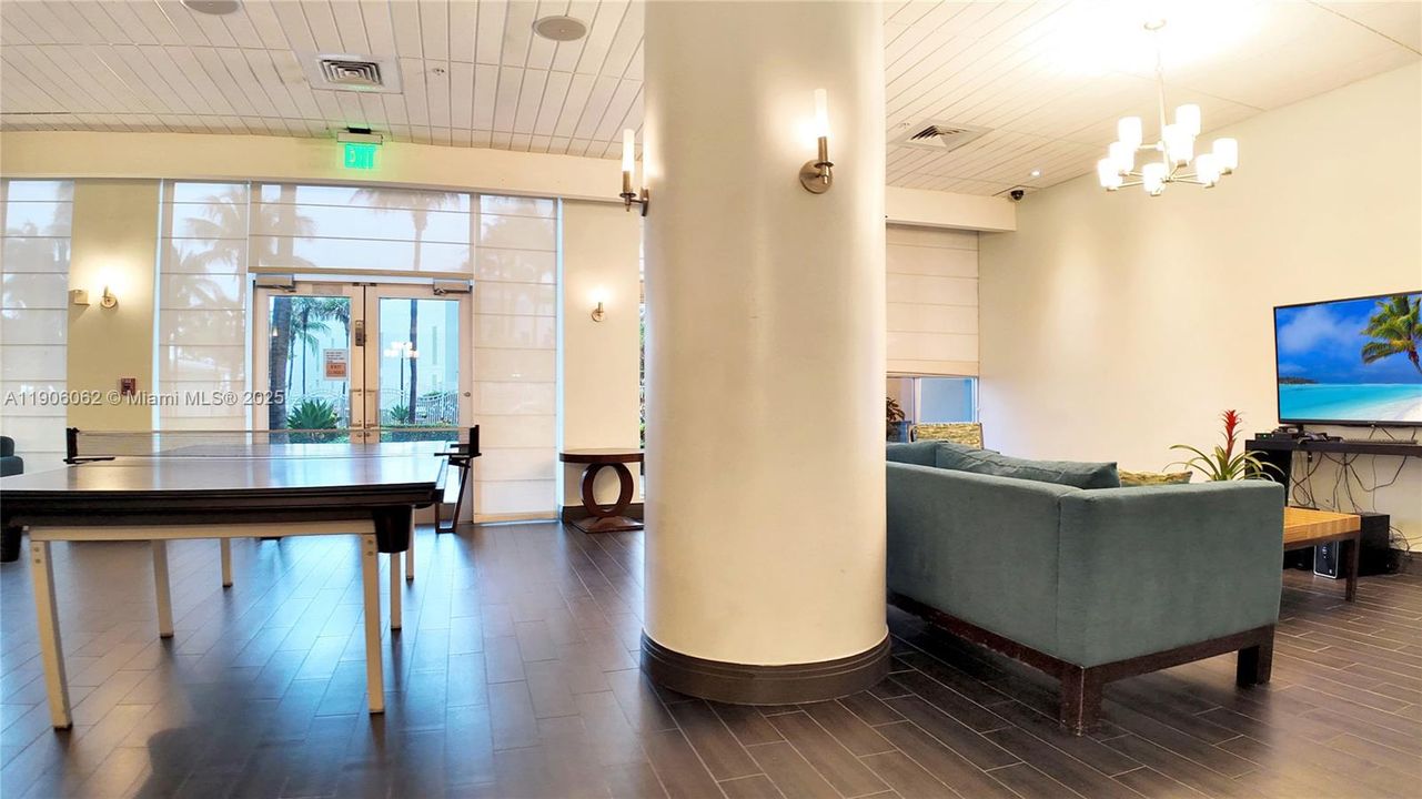 待售: $529,000 (2 贝兹, 2 浴室, 1176 平方英尺)