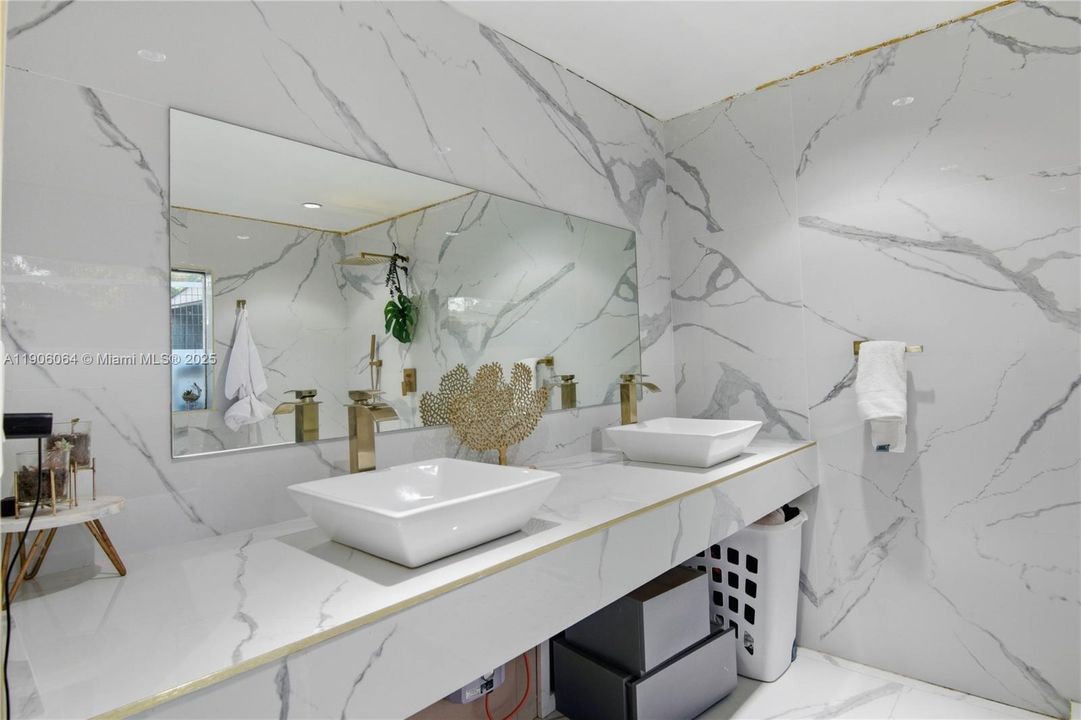 For Sale: $476,900 (5 beds, 3 baths, 2018 Square Feet)