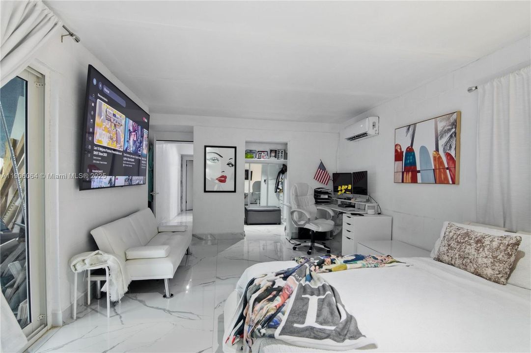 For Sale: $476,900 (5 beds, 3 baths, 2018 Square Feet)