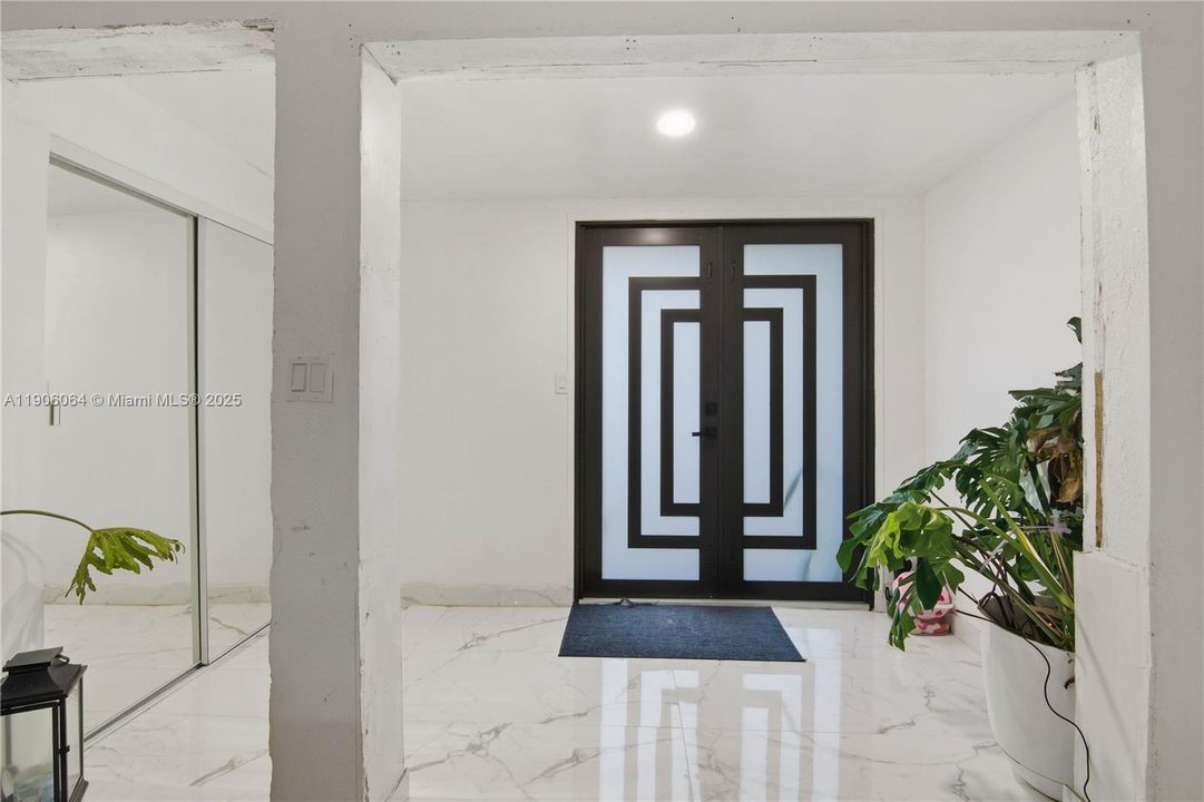 For Sale: $476,900 (5 beds, 3 baths, 2018 Square Feet)