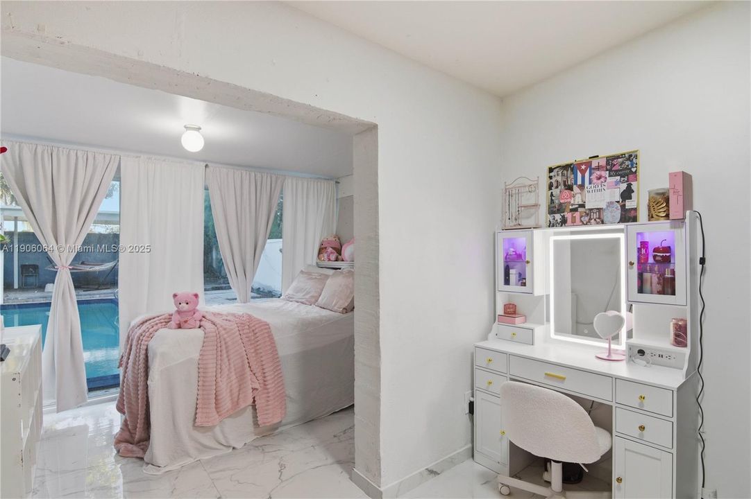 For Sale: $476,900 (5 beds, 3 baths, 2018 Square Feet)