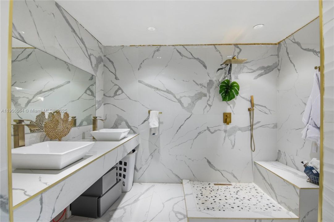 For Sale: $476,900 (5 beds, 3 baths, 2018 Square Feet)