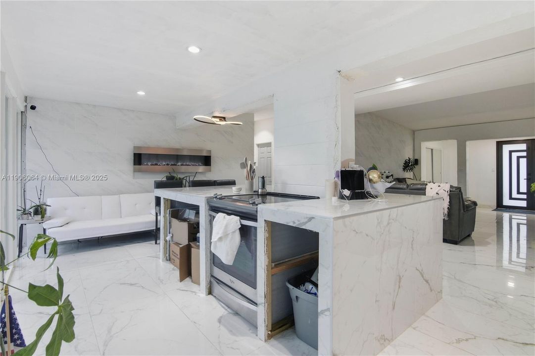 For Sale: $476,900 (5 beds, 3 baths, 2018 Square Feet)