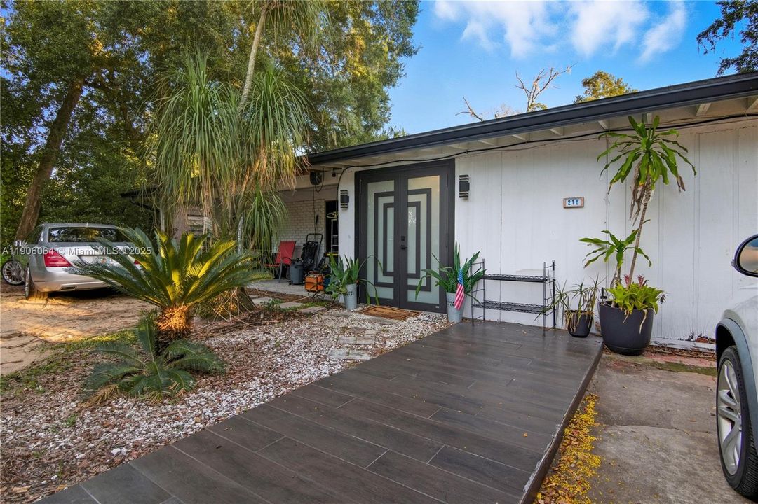 For Sale: $476,900 (5 beds, 3 baths, 2018 Square Feet)