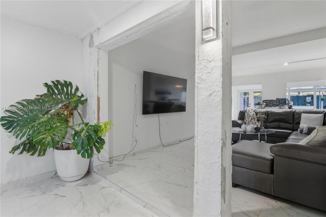 For Sale: $476,900 (5 beds, 3 baths, 2018 Square Feet)