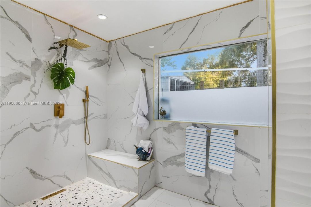 For Sale: $476,900 (5 beds, 3 baths, 2018 Square Feet)