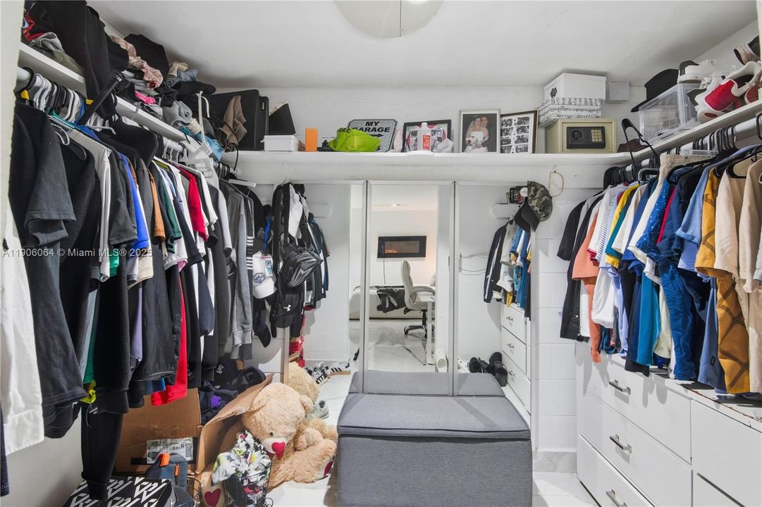 For Sale: $476,900 (5 beds, 3 baths, 2018 Square Feet)