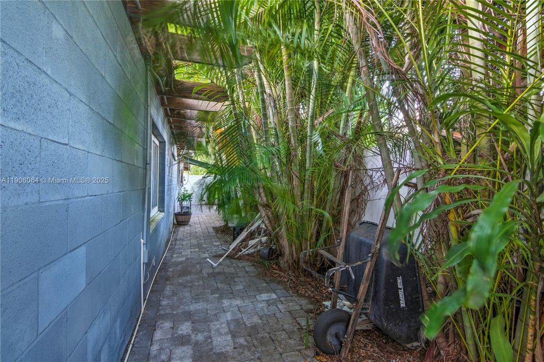 For Sale: $476,900 (5 beds, 3 baths, 2018 Square Feet)