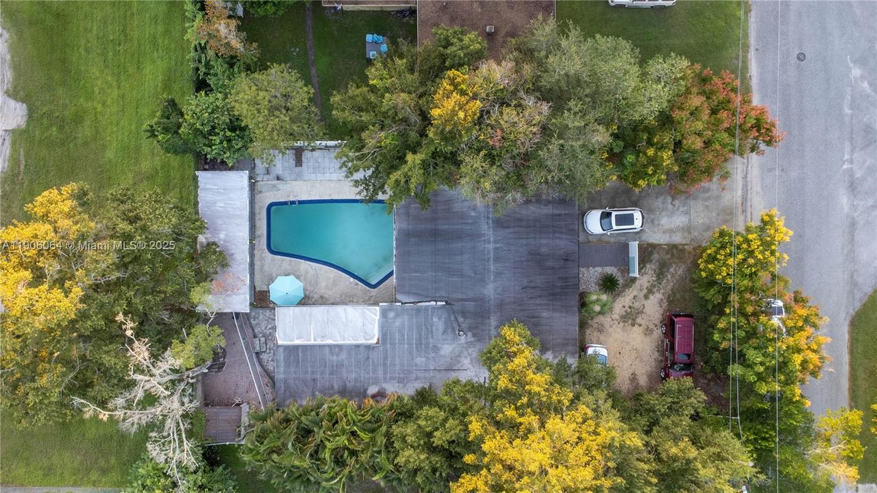 For Sale: $476,900 (5 beds, 3 baths, 2018 Square Feet)