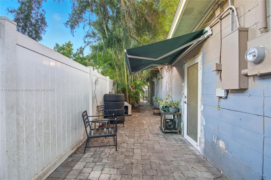 For Sale: $476,900 (5 beds, 3 baths, 2018 Square Feet)