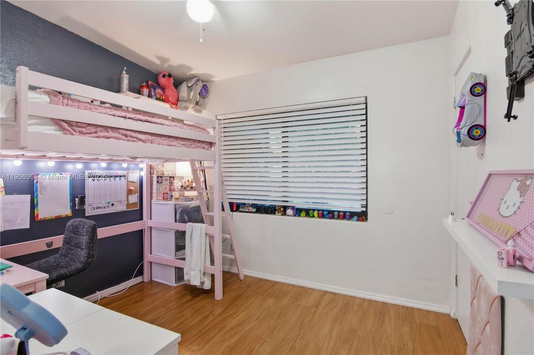 For Sale: $476,900 (5 beds, 3 baths, 2018 Square Feet)