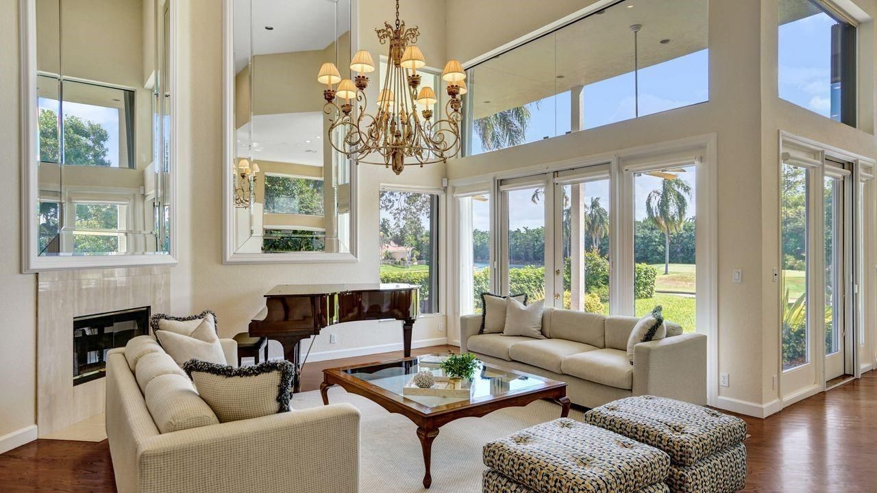 Gracious Formal Area