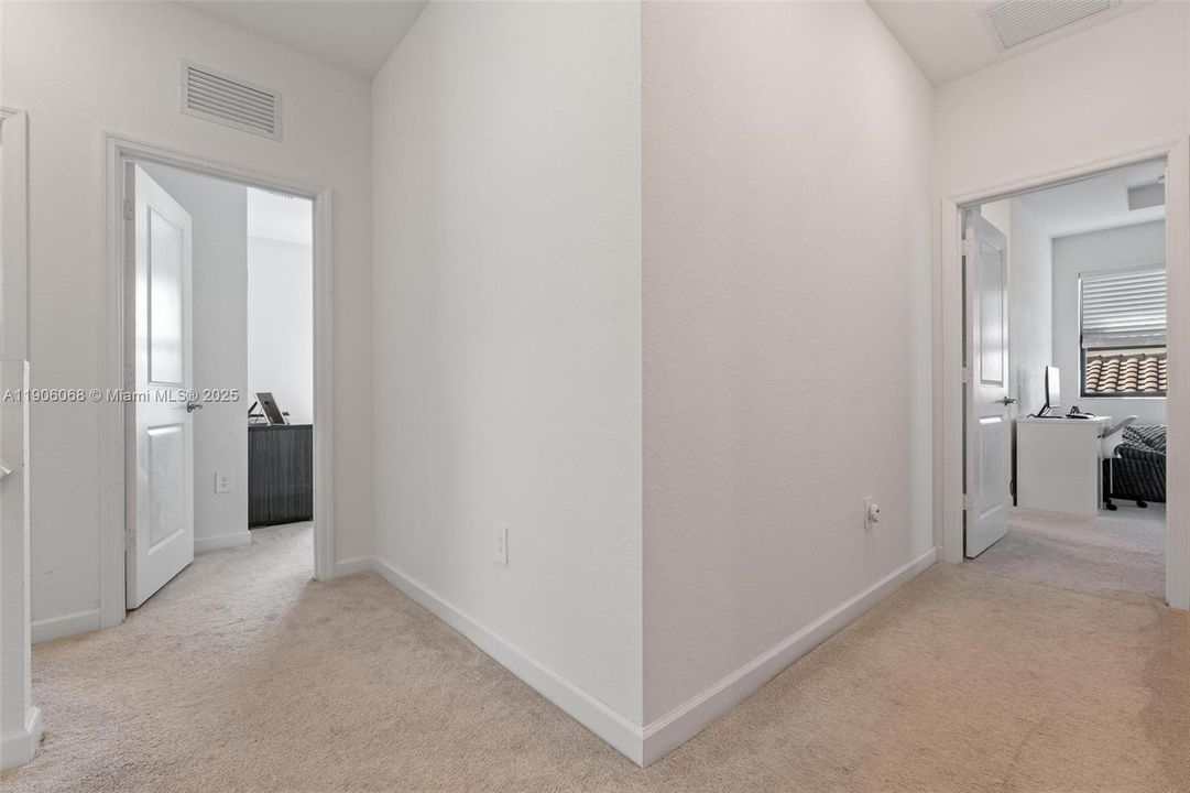 For Sale: $699,000 (5 beds, 3 baths, 2640 Square Feet)