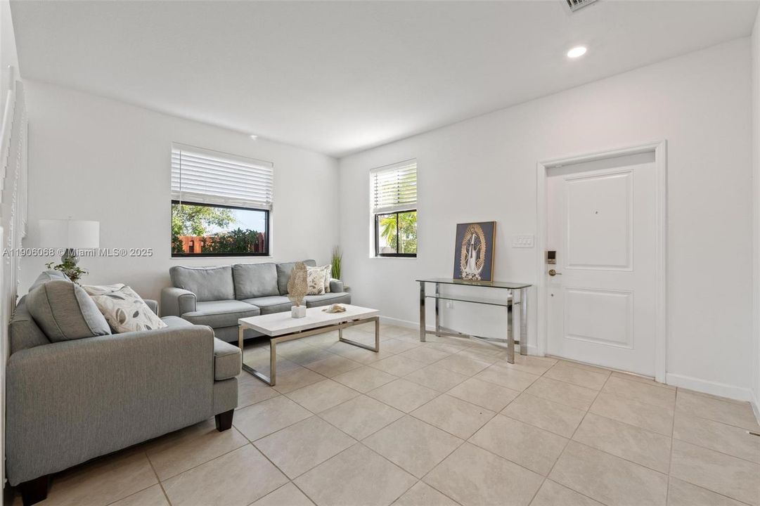 For Sale: $699,000 (5 beds, 3 baths, 2640 Square Feet)