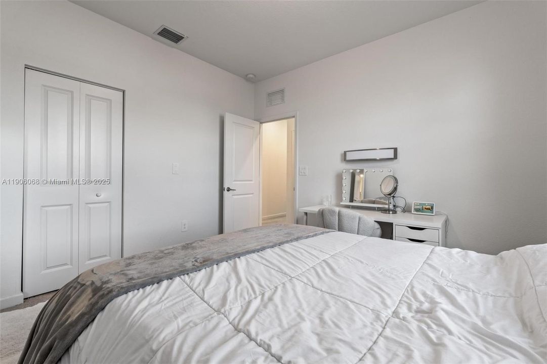 For Sale: $699,000 (5 beds, 3 baths, 2640 Square Feet)