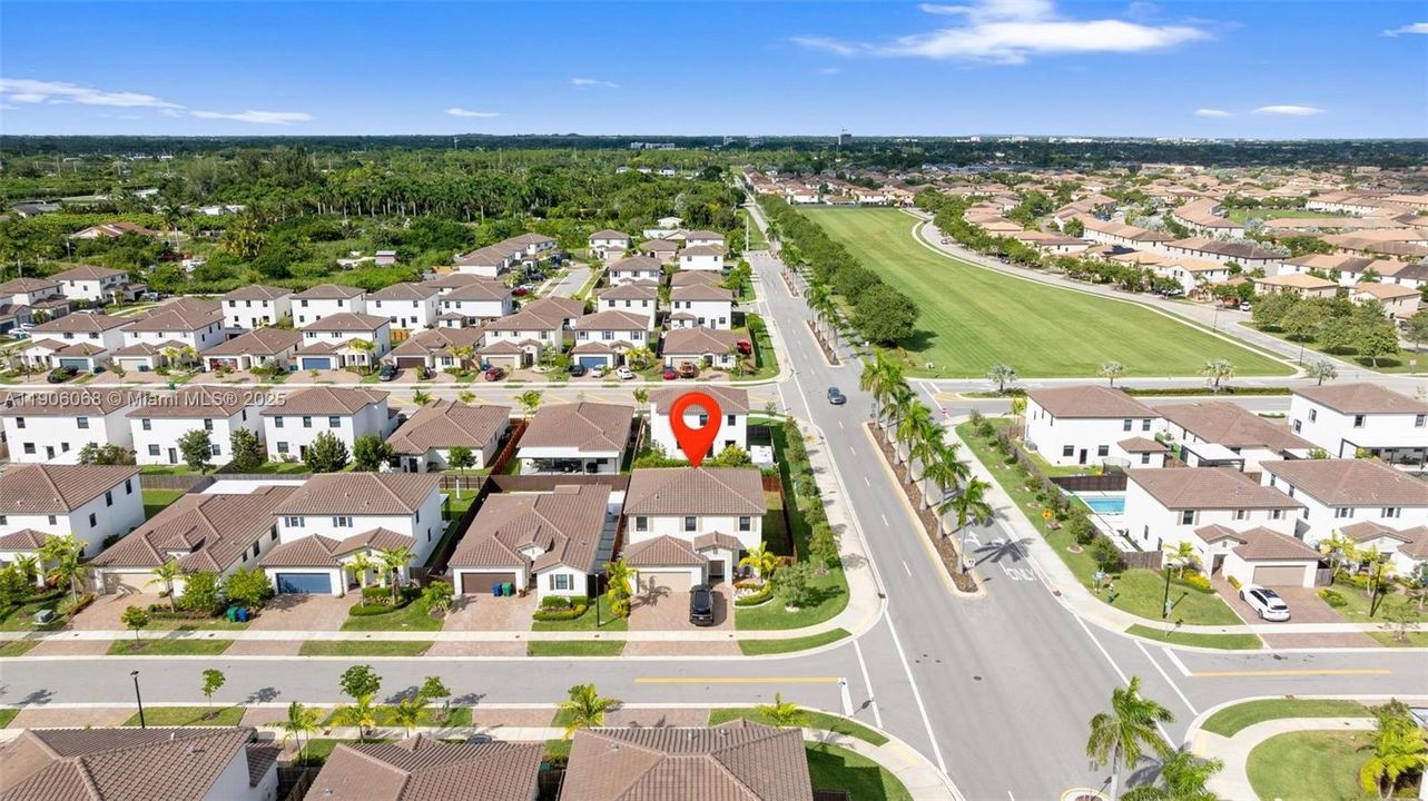 For Sale: $699,000 (5 beds, 3 baths, 2640 Square Feet)