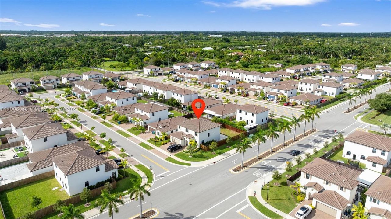 For Sale: $699,000 (5 beds, 3 baths, 2640 Square Feet)