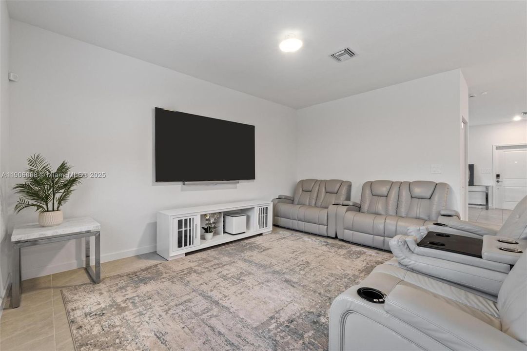 For Sale: $699,000 (5 beds, 3 baths, 2640 Square Feet)