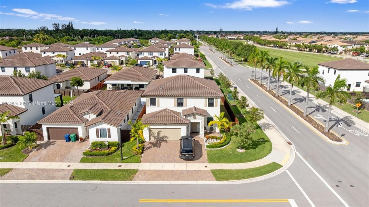 For Sale: $699,000 (5 beds, 3 baths, 2640 Square Feet)