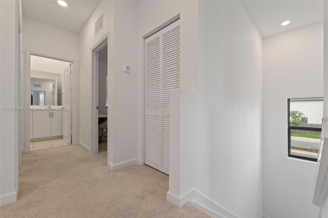 For Sale: $699,000 (5 beds, 3 baths, 2640 Square Feet)