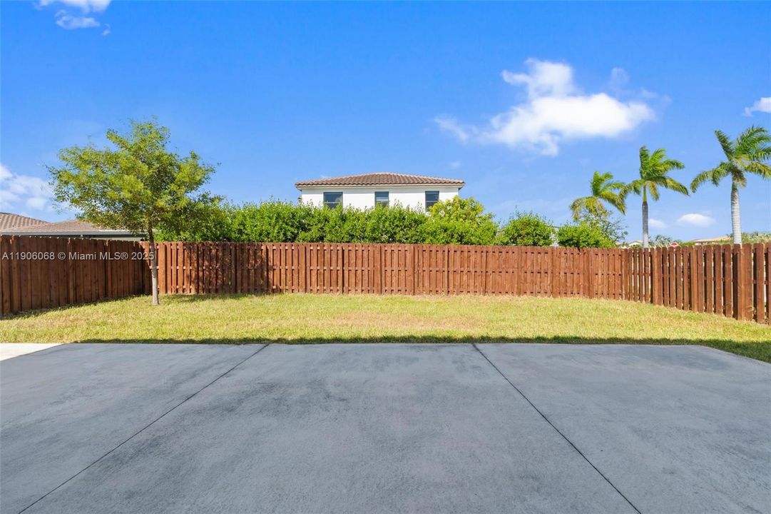 For Sale: $699,000 (5 beds, 3 baths, 2640 Square Feet)