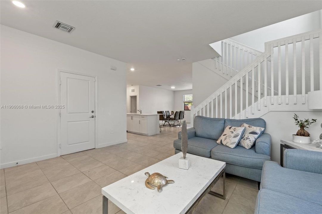 For Sale: $699,000 (5 beds, 3 baths, 2640 Square Feet)