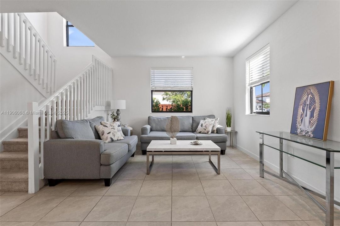 For Sale: $699,000 (5 beds, 3 baths, 2640 Square Feet)