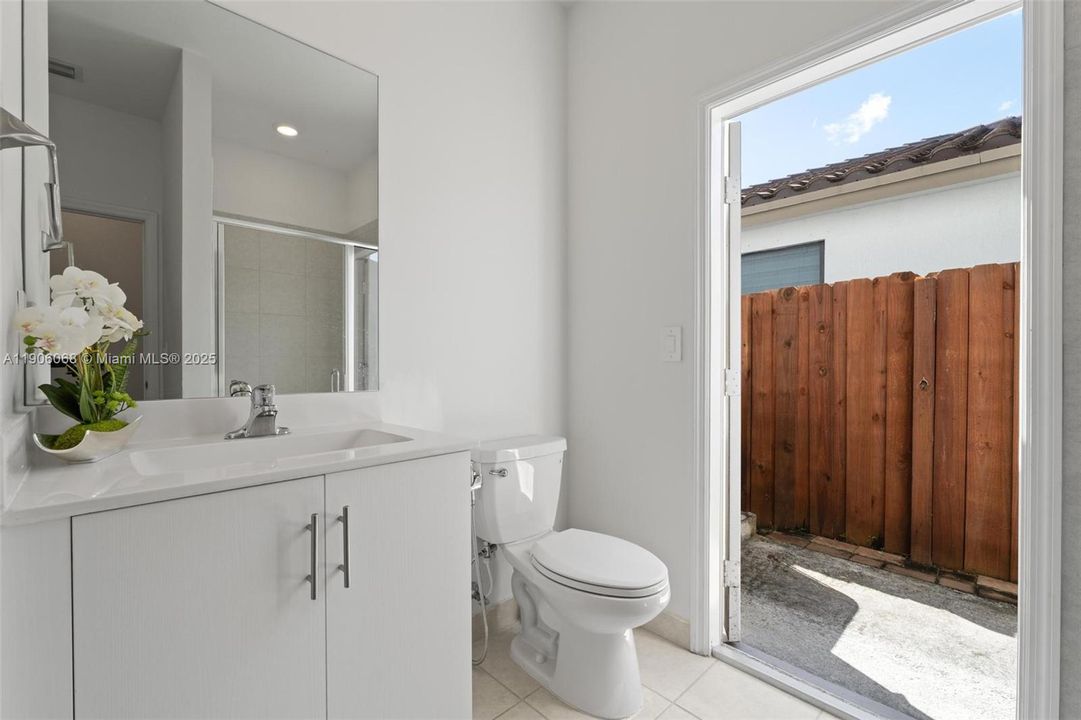 For Sale: $699,000 (5 beds, 3 baths, 2640 Square Feet)