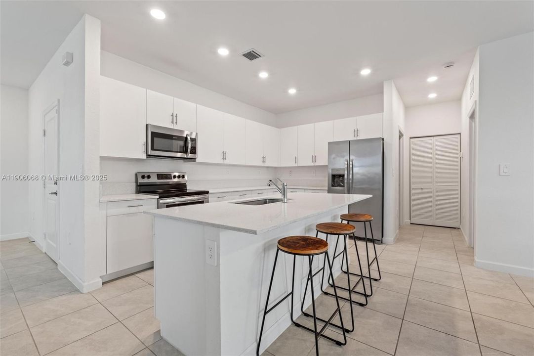 For Sale: $699,000 (5 beds, 3 baths, 2640 Square Feet)