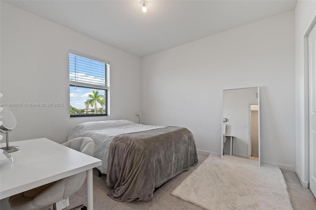 For Sale: $699,000 (5 beds, 3 baths, 2640 Square Feet)