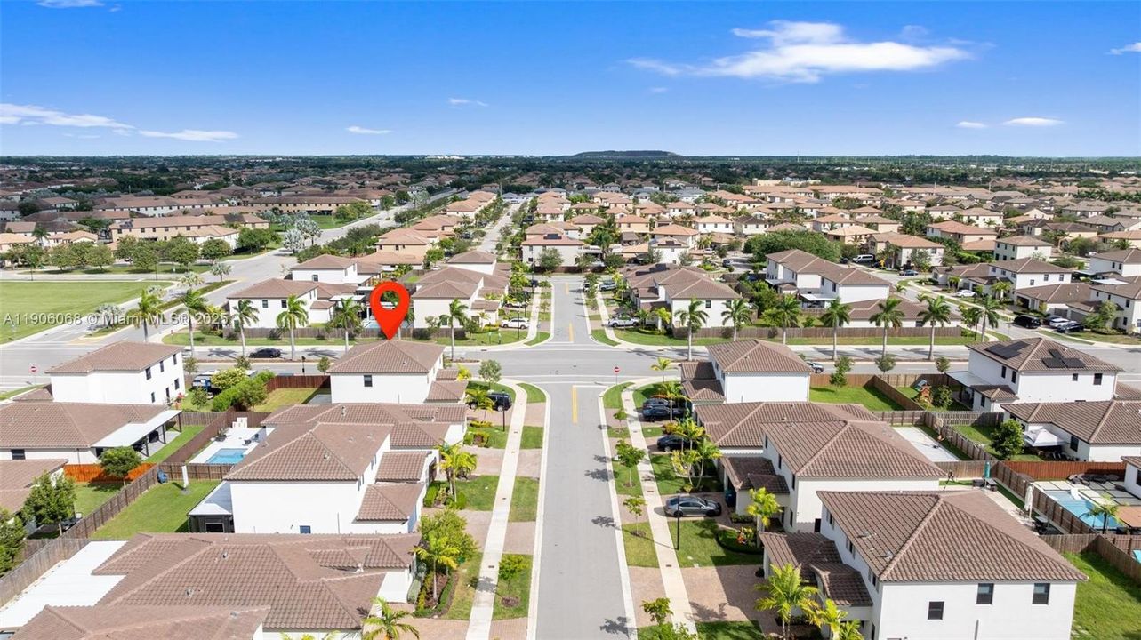 For Sale: $699,000 (5 beds, 3 baths, 2640 Square Feet)