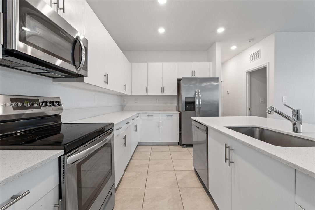 For Sale: $699,000 (5 beds, 3 baths, 2640 Square Feet)