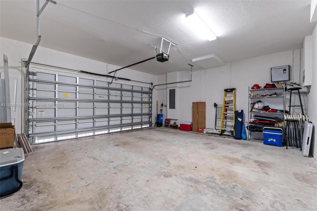 For Sale: $699,000 (5 beds, 3 baths, 2640 Square Feet)