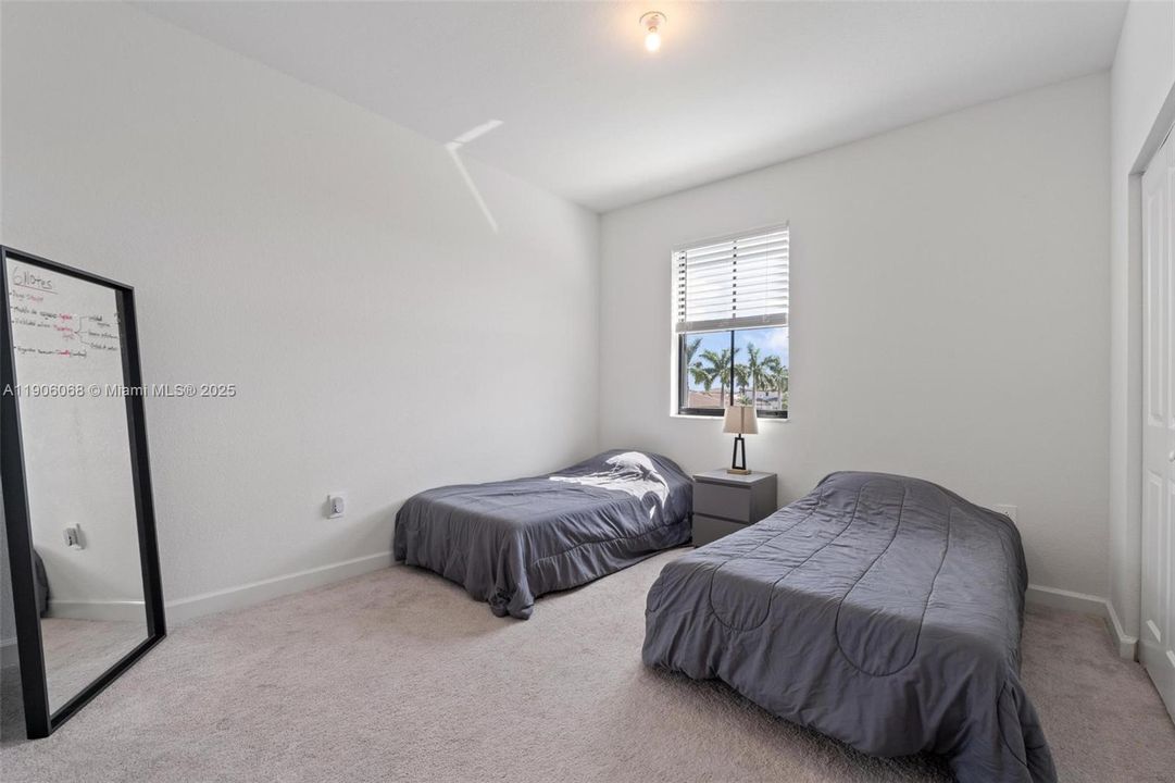 For Sale: $699,000 (5 beds, 3 baths, 2640 Square Feet)