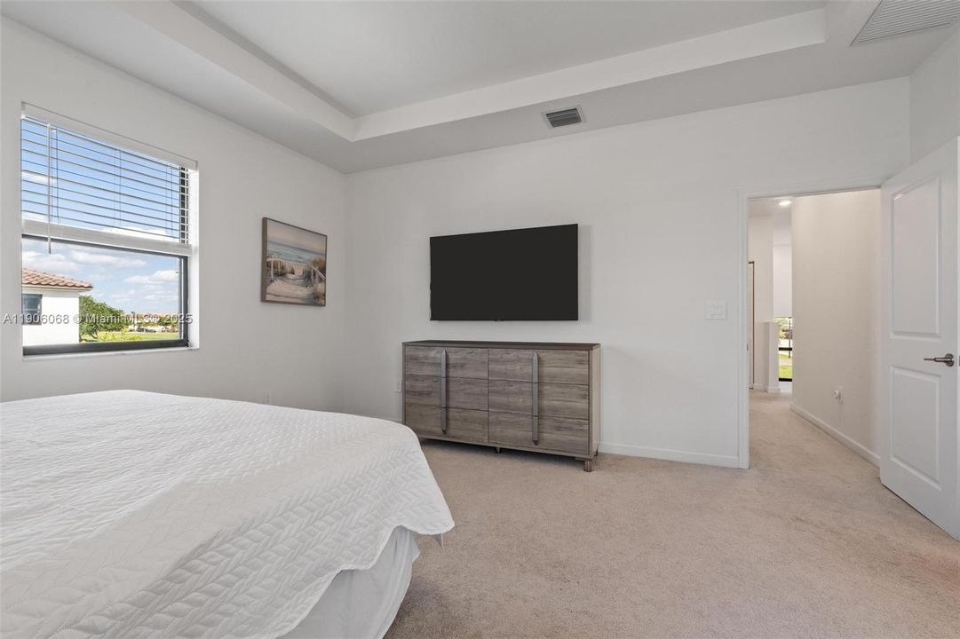 For Sale: $699,000 (5 beds, 3 baths, 2640 Square Feet)