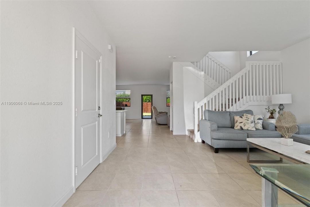 For Sale: $699,000 (5 beds, 3 baths, 2640 Square Feet)