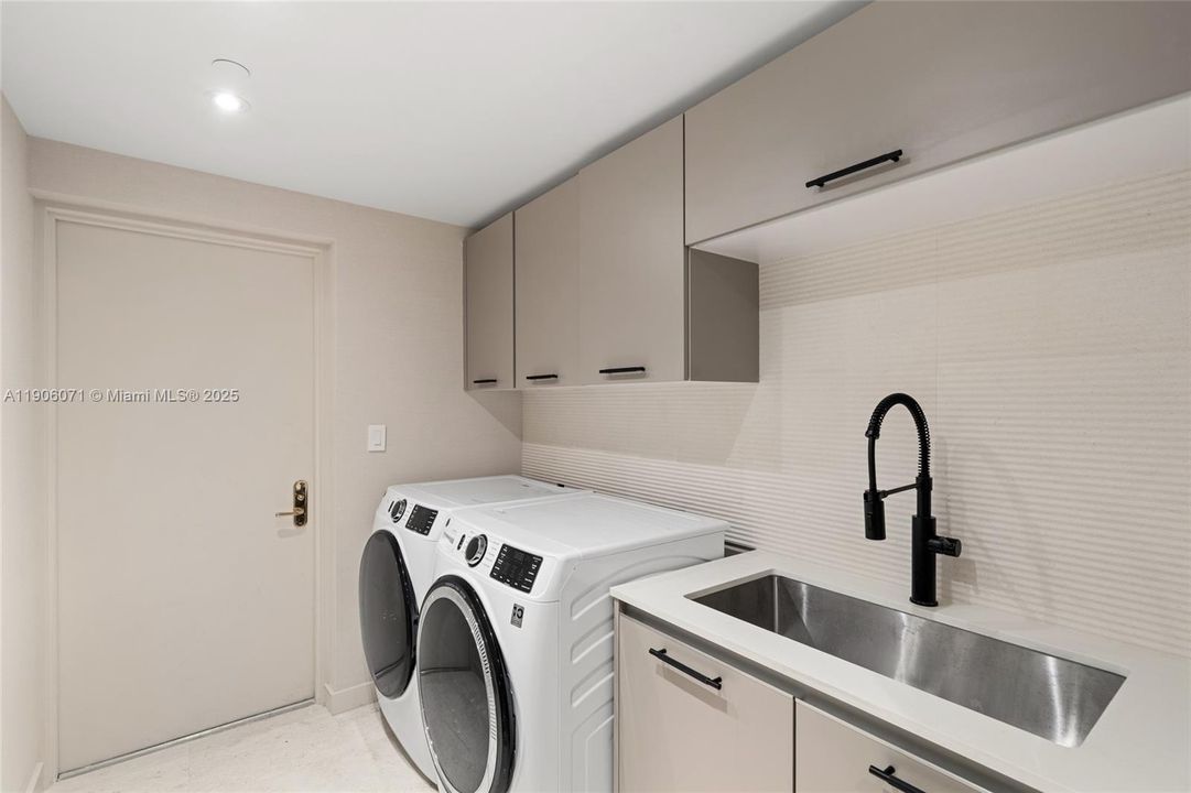 For Sale: $4,250,000 (3 beds, 3 baths, 3320 Square Feet)