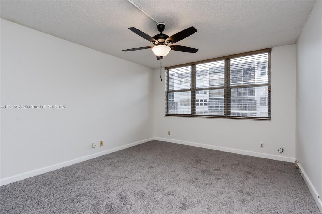 Active With Contract: $245,000 (2 beds, 2 baths, 1035 Square Feet)