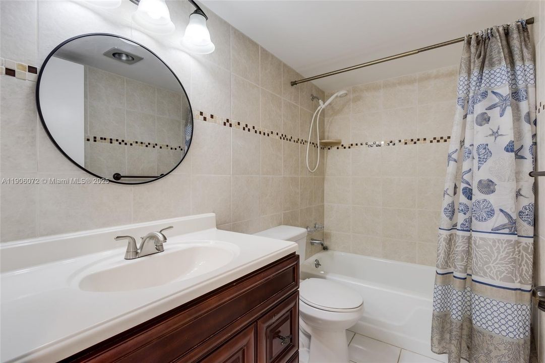 Active With Contract: $245,000 (2 beds, 2 baths, 1035 Square Feet)