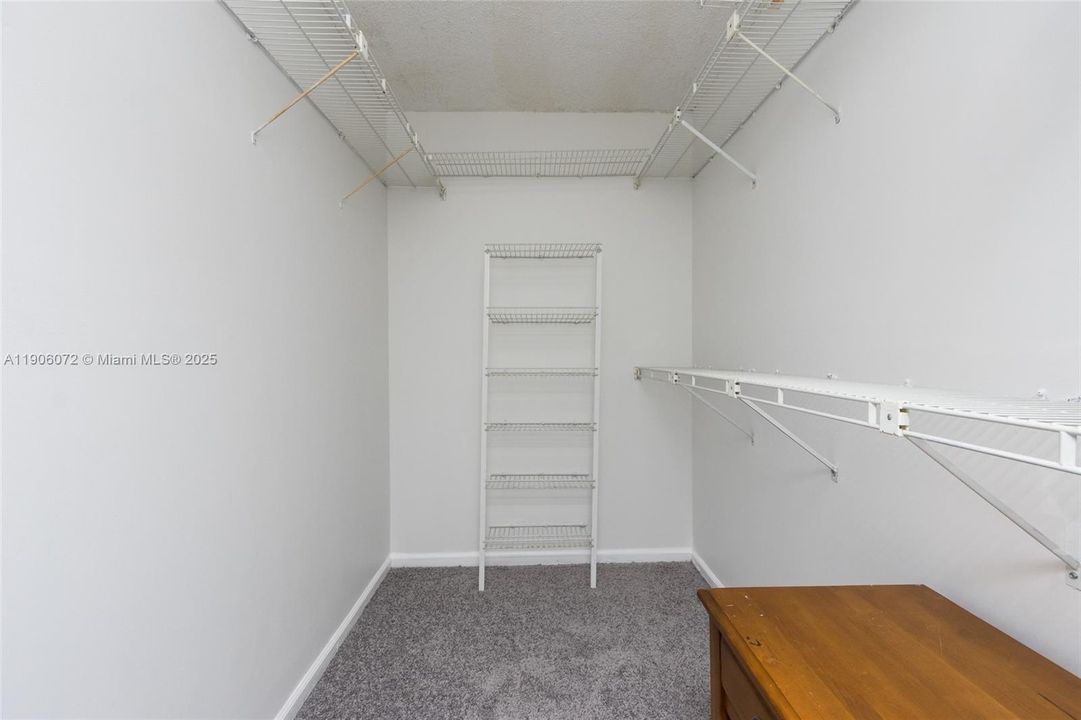 Active With Contract: $245,000 (2 beds, 2 baths, 1035 Square Feet)