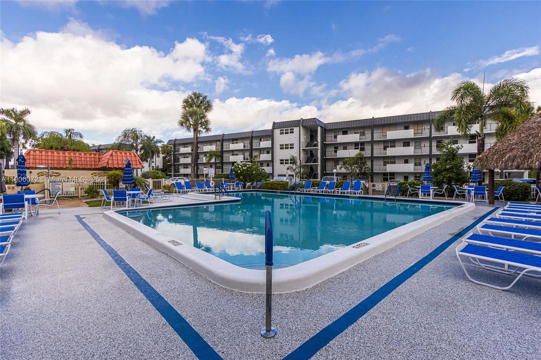 Active With Contract: $245,000 (2 beds, 2 baths, 1035 Square Feet)