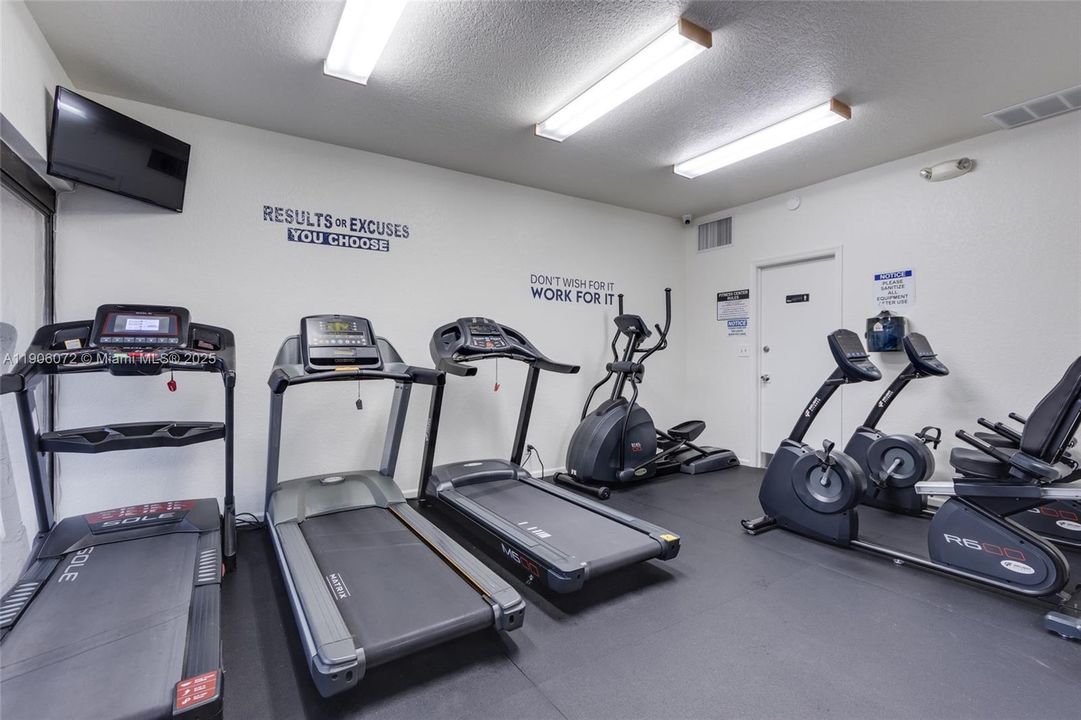 Active With Contract: $245,000 (2 beds, 2 baths, 1035 Square Feet)