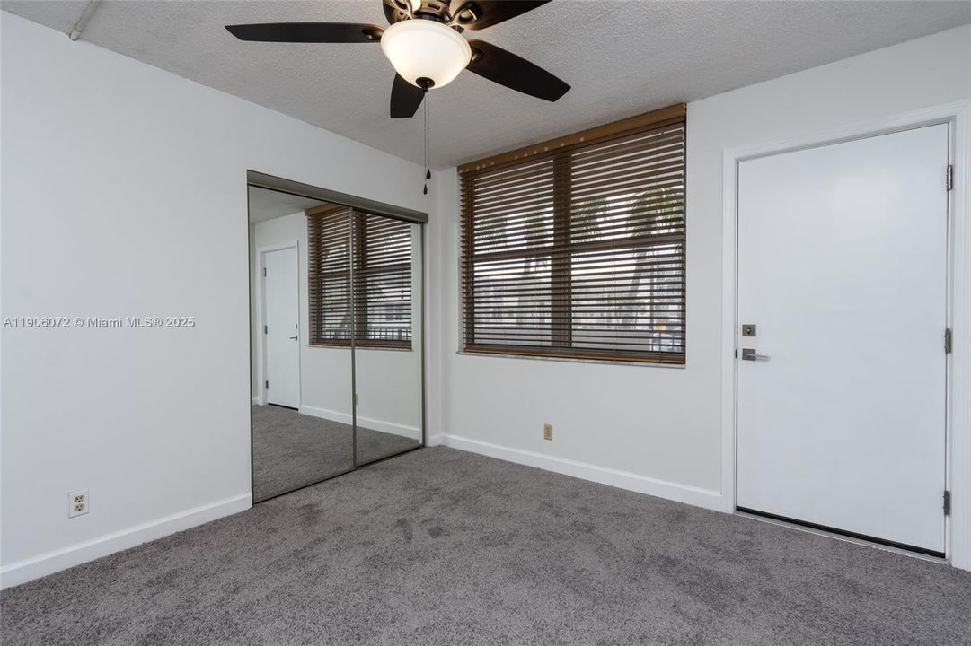 Active With Contract: $245,000 (2 beds, 2 baths, 1035 Square Feet)