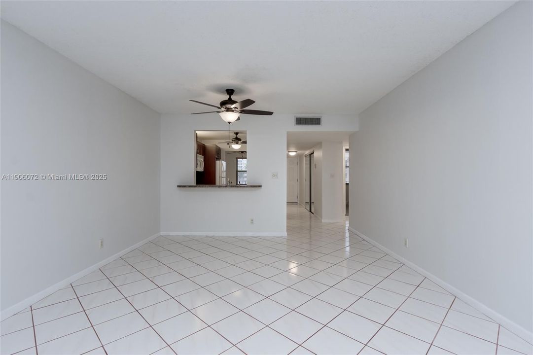 Active With Contract: $245,000 (2 beds, 2 baths, 1035 Square Feet)