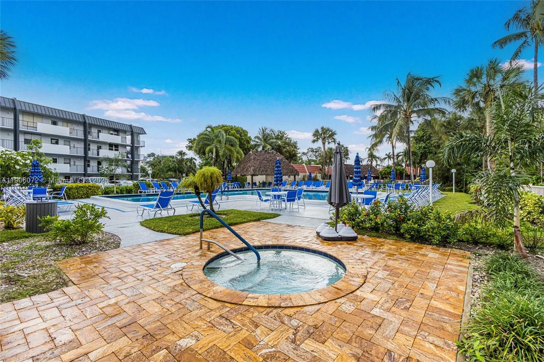 Active With Contract: $245,000 (2 beds, 2 baths, 1035 Square Feet)