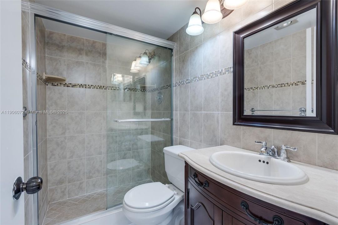 Active With Contract: $245,000 (2 beds, 2 baths, 1035 Square Feet)