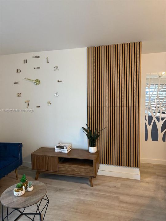 For Sale: $179,999 (1 beds, 1 baths, 567 Square Feet)