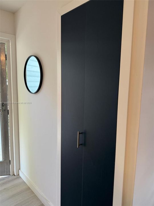 For Sale: $179,999 (1 beds, 1 baths, 567 Square Feet)