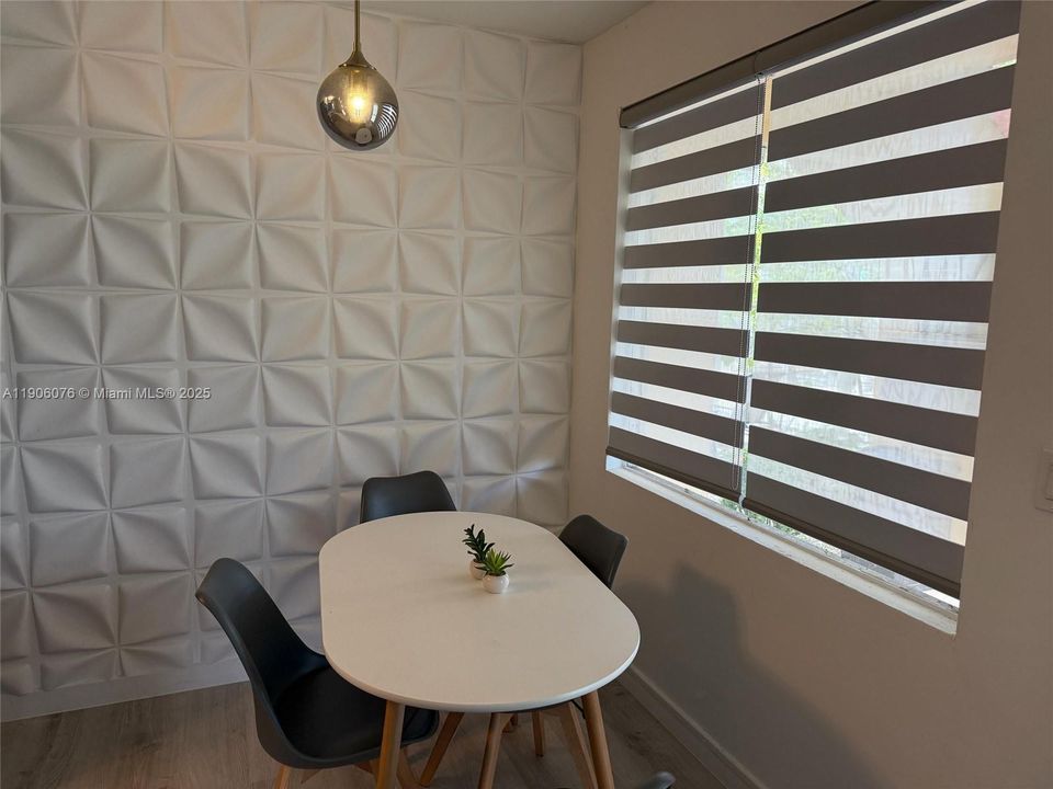 For Sale: $179,999 (1 beds, 1 baths, 567 Square Feet)